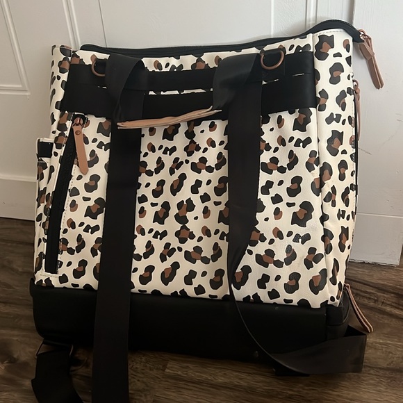 Leopard print Petunia Pickle Bottom Pivot Diaper Backpack - Picture 7 of 7